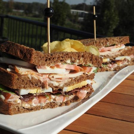 Café Brasserie Het Heerenhuis Het Kalf Esterno foto