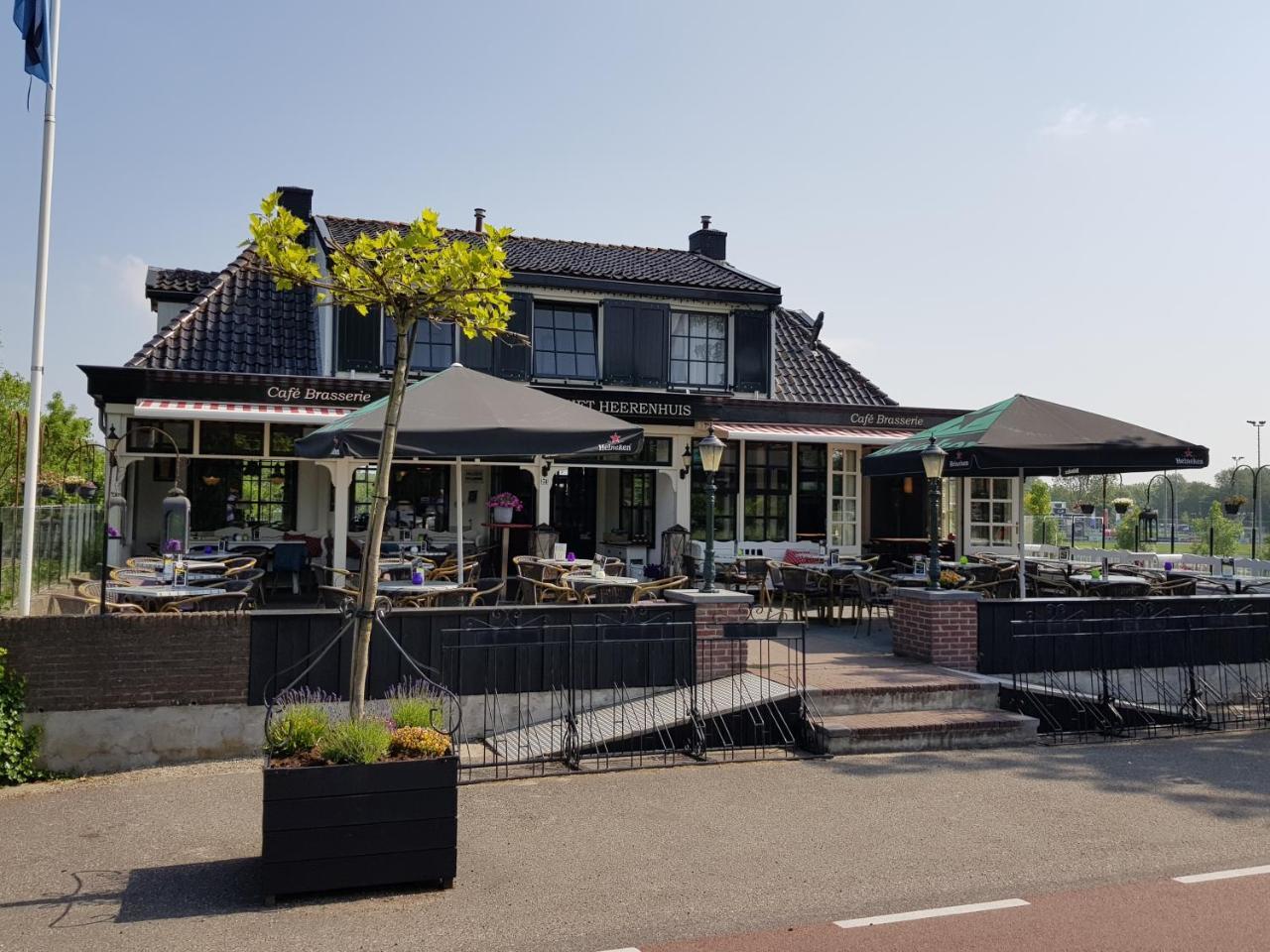 Café Brasserie Het Heerenhuis Het Kalf Esterno foto